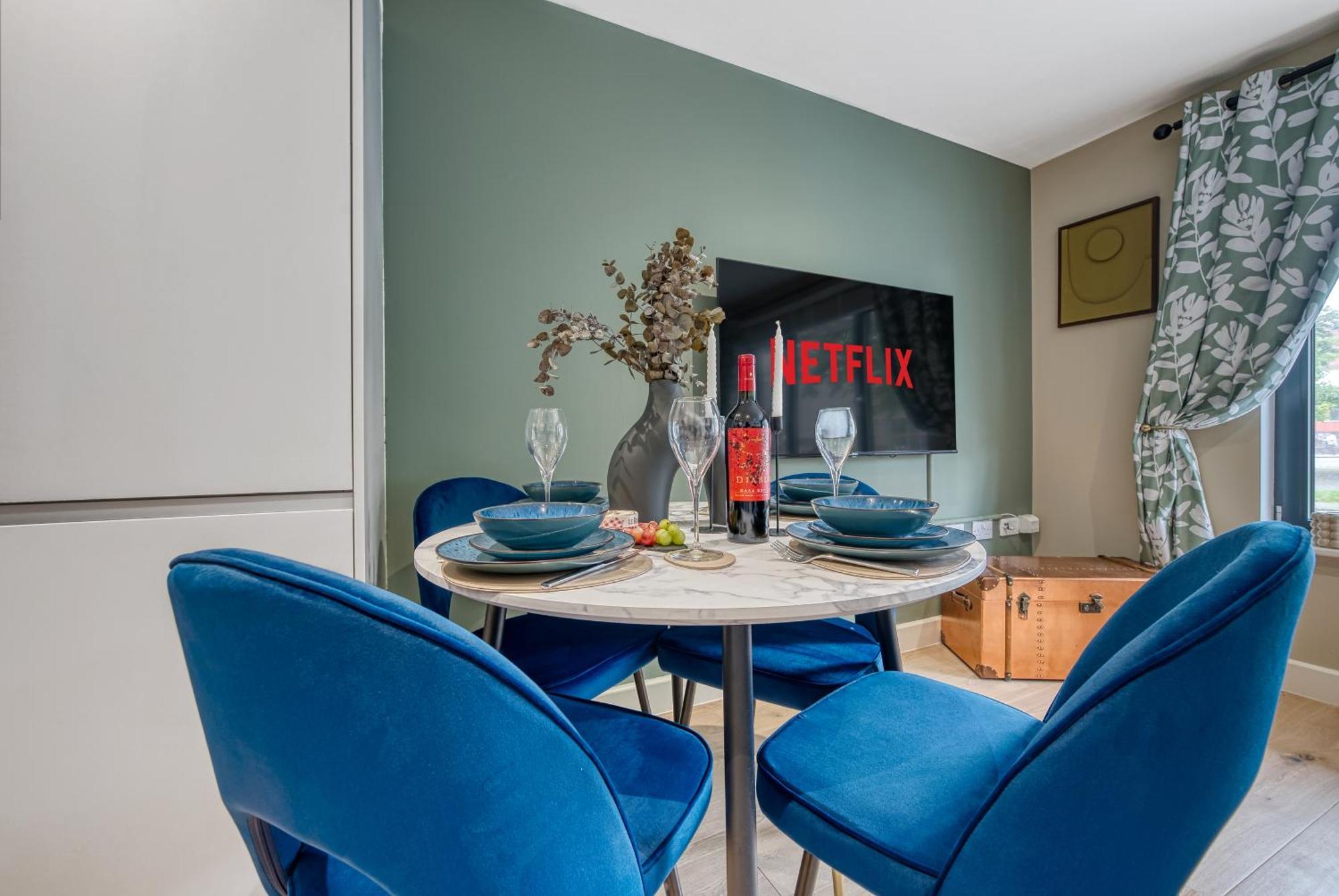 1 Bedroom Ocean Village Luxurious, Stylish & Cosy Apartment, Central Location In Southampton, Sleeps 4 - Summer Special Offer! - By Blue Puffin Stays Luaran gambar