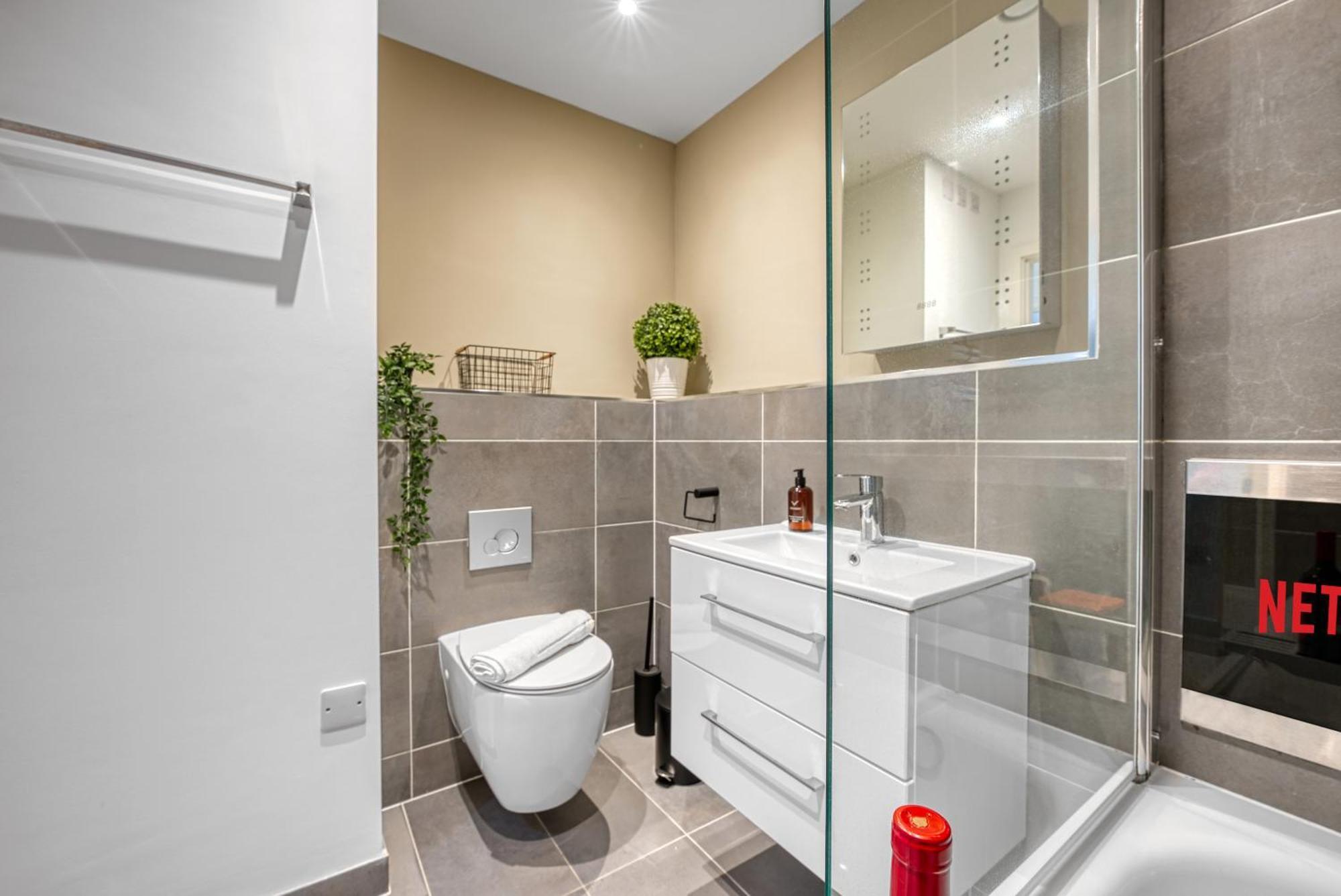 1 Bedroom Ocean Village Luxurious, Stylish & Cosy Apartment, Central Location In Southampton, Sleeps 4 - Summer Special Offer! - By Blue Puffin Stays Luaran gambar