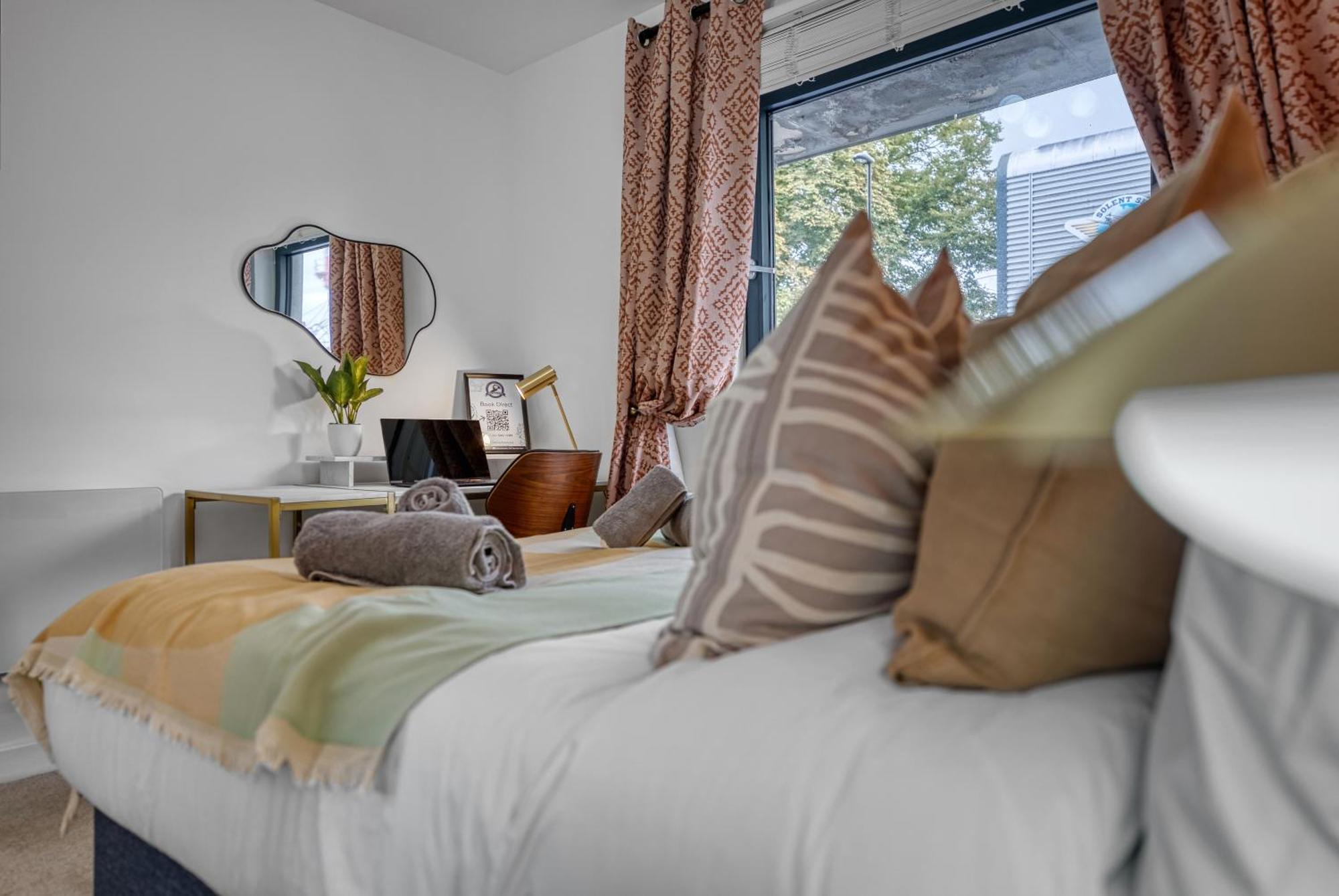 1 Bedroom Ocean Village Luxurious, Stylish & Cosy Apartment, Central Location In Southampton, Sleeps 4 - Summer Special Offer! - By Blue Puffin Stays Luaran gambar