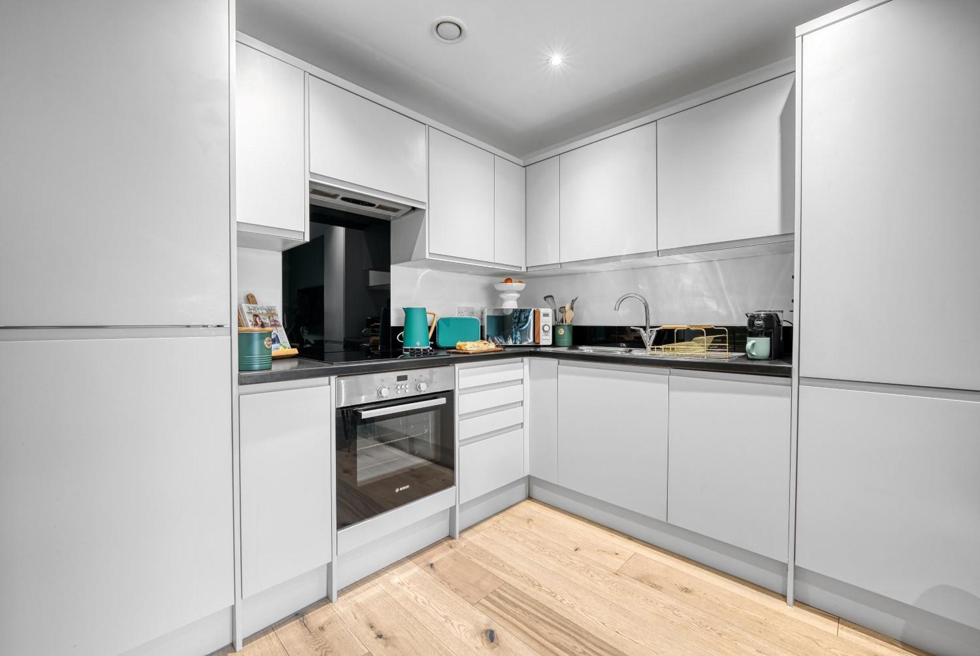 1 Bedroom Ocean Village Luxurious, Stylish & Cosy Apartment, Central Location In Southampton, Sleeps 4 - Summer Special Offer! - By Blue Puffin Stays Luaran gambar